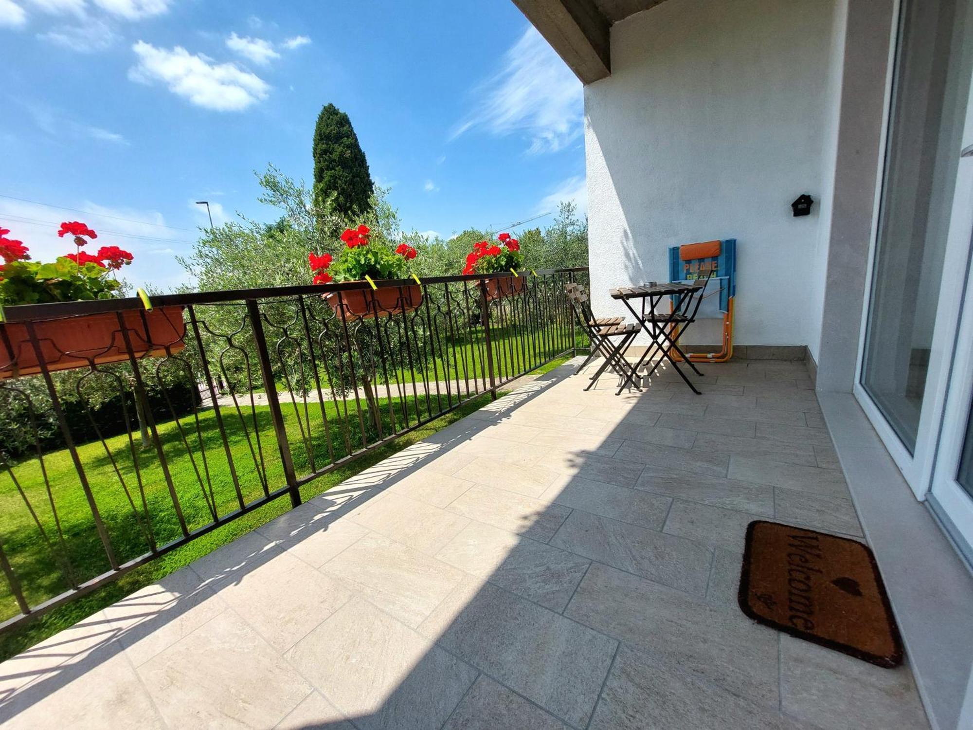 Villa Dolcitalia Tra Gardaland E Le Terme Di Cola Lazise Exterior photo